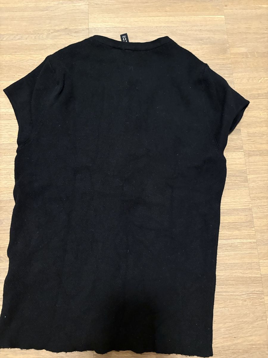 H&M Tops: Schwarze Strickjacke – Neuf (Voir description) à Embrach par ale_v5qn 3