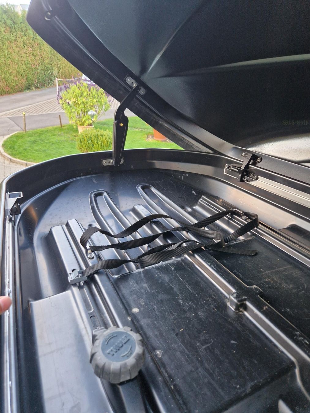 Thule Box da tetto: Dachbox Thule inkl Träger – Usato da Richterswil venduto da Sifon 8