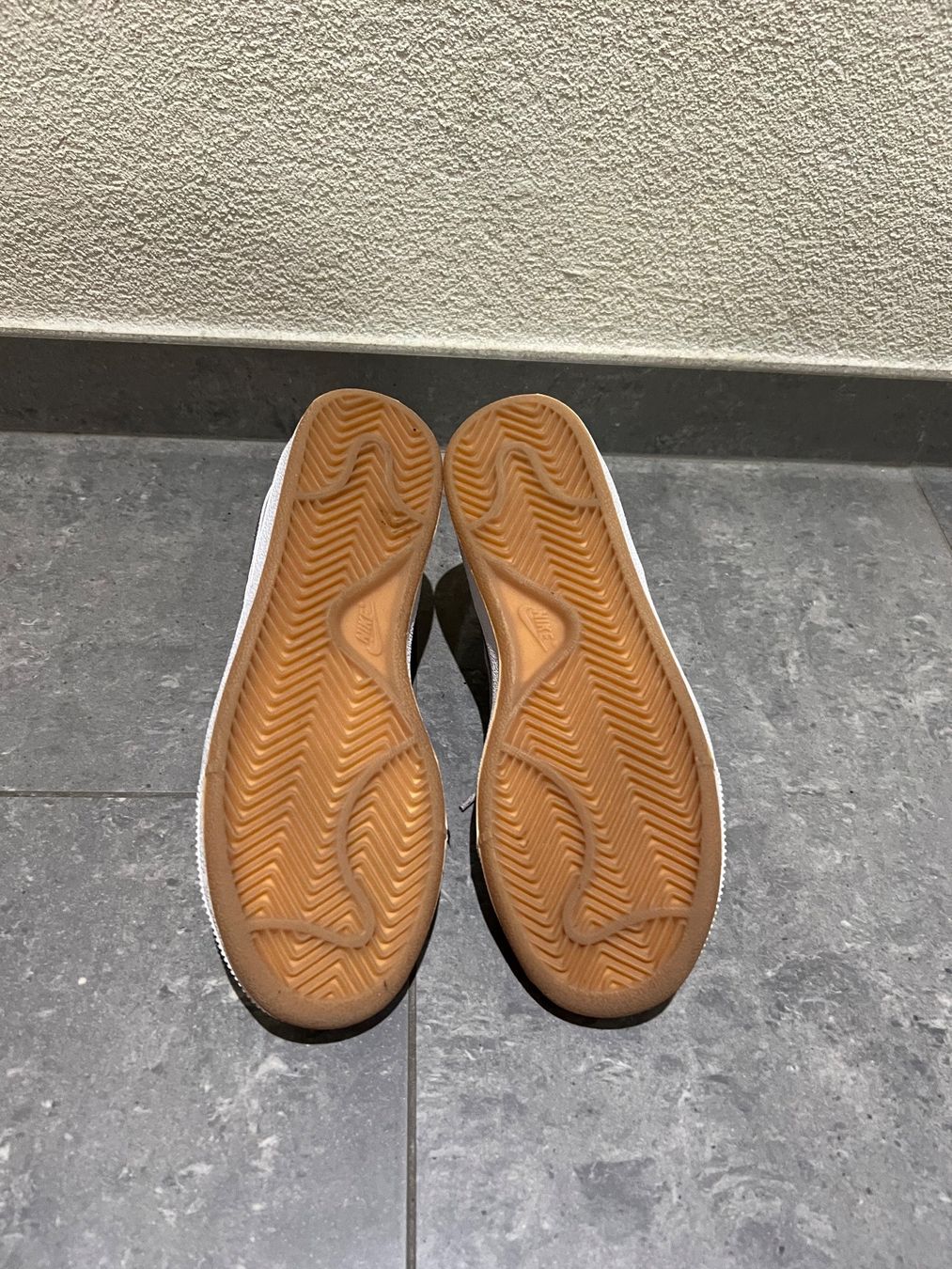 Chaussures filles: Nike Sneaker Grösse 36 – D'occasion à Würenlingen par Isa750 2