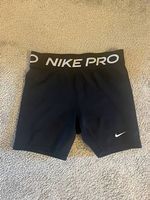 Nike Pro Sportshorts schwarz, Grösse Kinder XL / Damen S