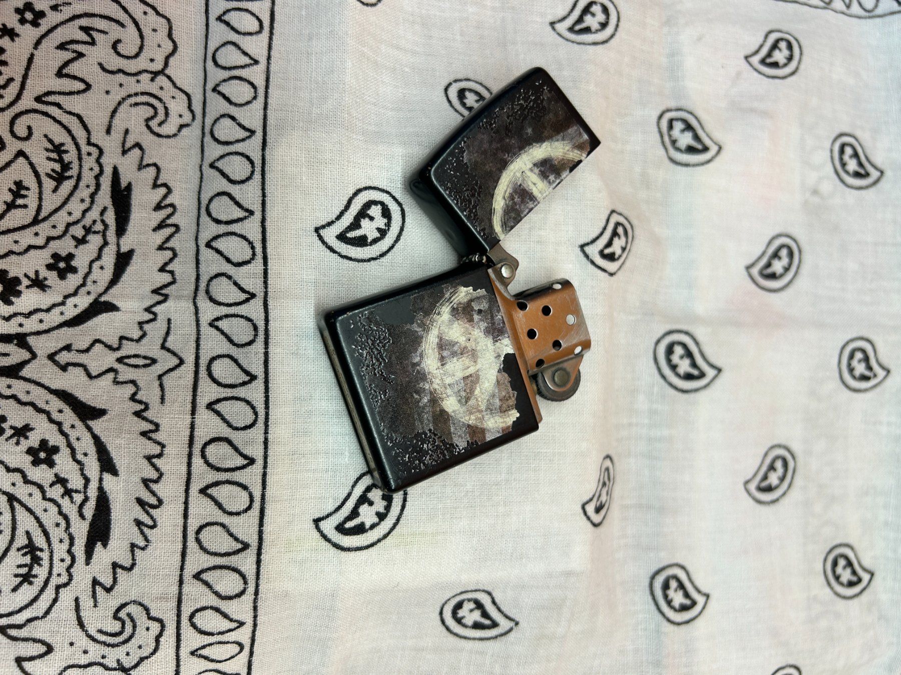 Zippo Briquets: Zippo « Peace » - noir – D'occasion à Soyhières par Maponos 1