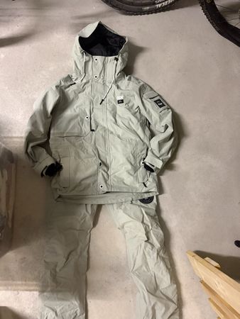 Ski-Set Dope Snow Jacke und Hose hellgrün Groesse S