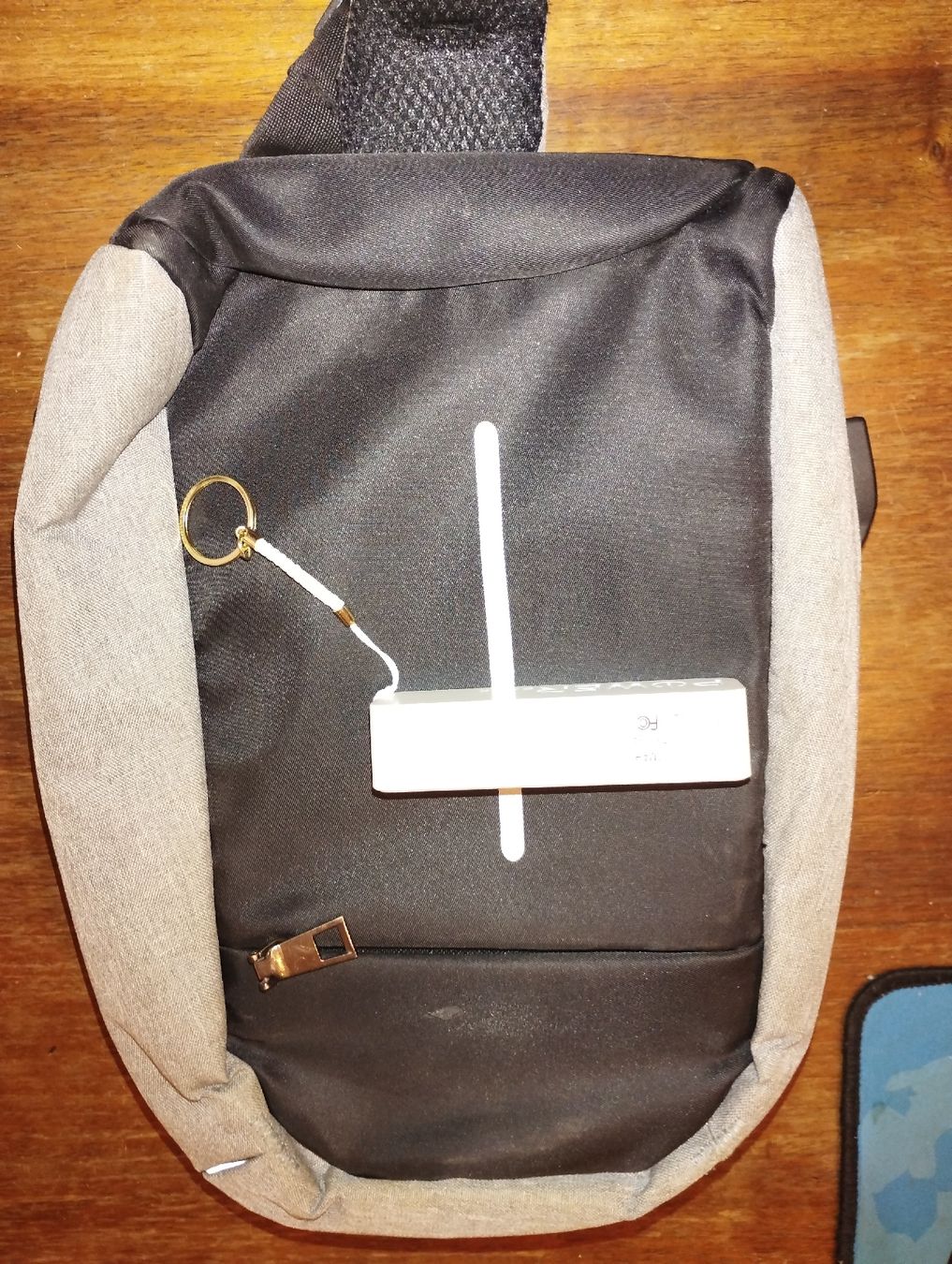 Sacs: Sidepack mit Integrierter Powerbank – D'occasion à Lyss par fuselbay
