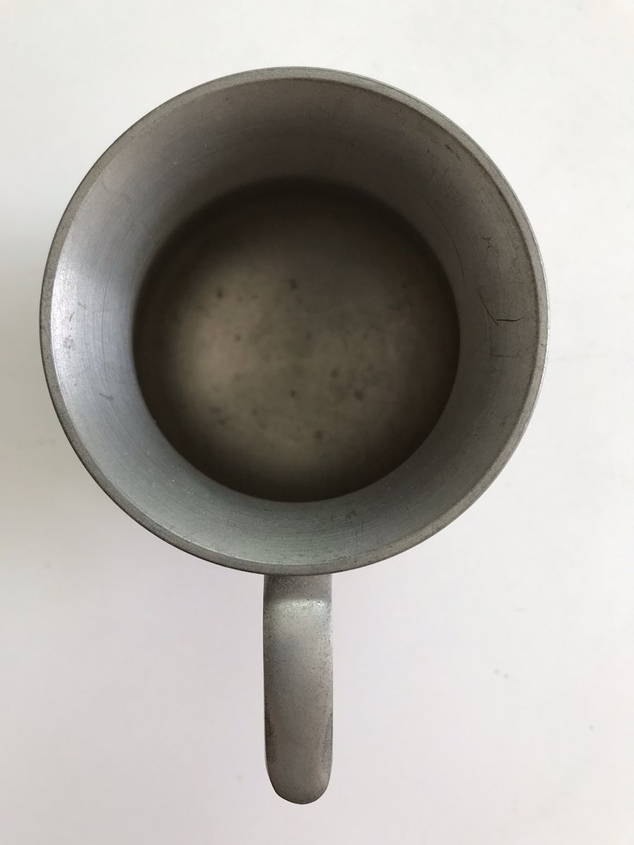 Set di piatti: Belle ancienne chope à bière en étain – Usato da Villeneuve VD venduto da sim_q5hp 5