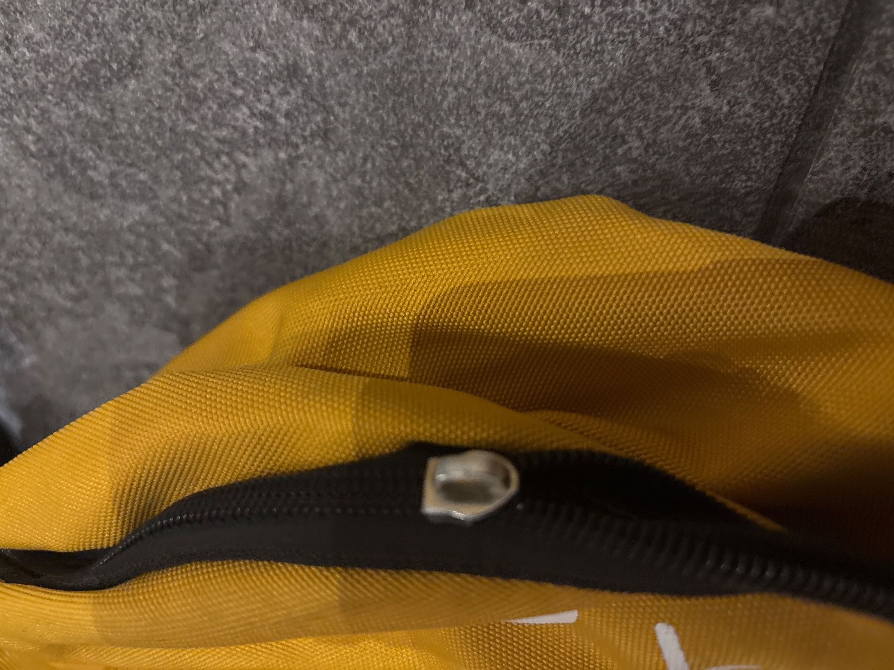 Zaini: Stylischer Rucksack "Do you ever Shine" gelb – Usato da Andwil SG venduto da schmei 4