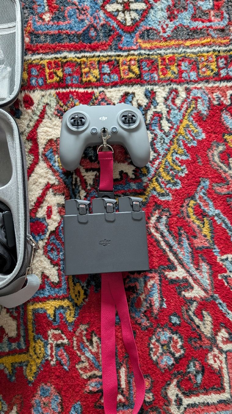 DJI Modellismo RC: DJI Avata 2 Fly More Combo mit Tasche und Controller – Usato da Fribourg venduto da L-L-L 1