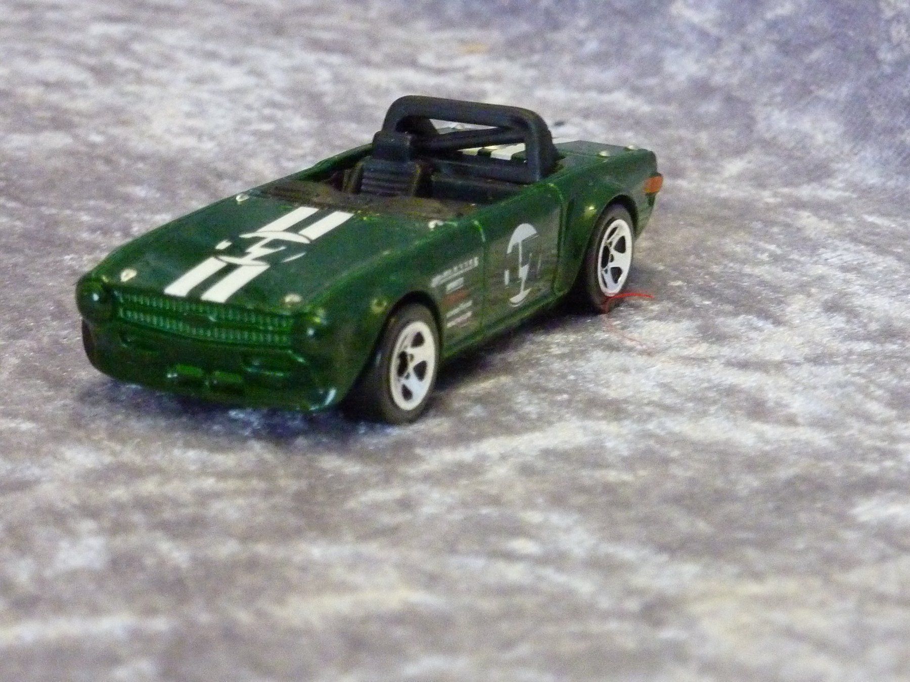 Hot Wheels Modellini d'auto: Truimph TR6 Racing 1:64 – Usato da Dürrenäsch venduto da modellautos4you