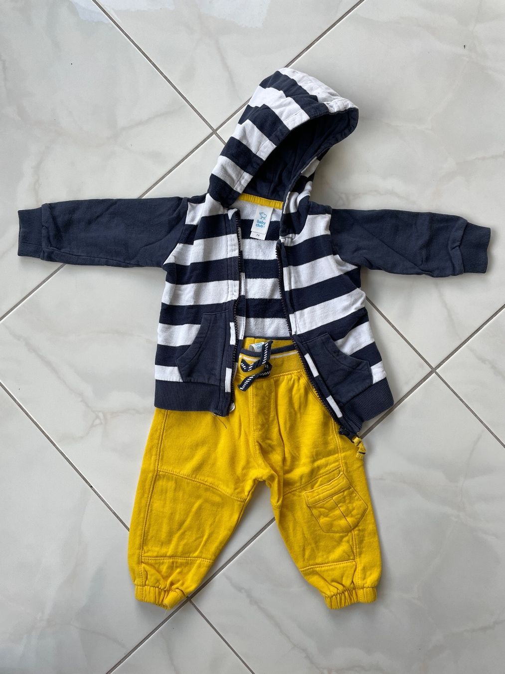 Lotti & Set di vestiti: Trainer / Homedress Gr 74 – Usato da Kriens venduto da boramisch