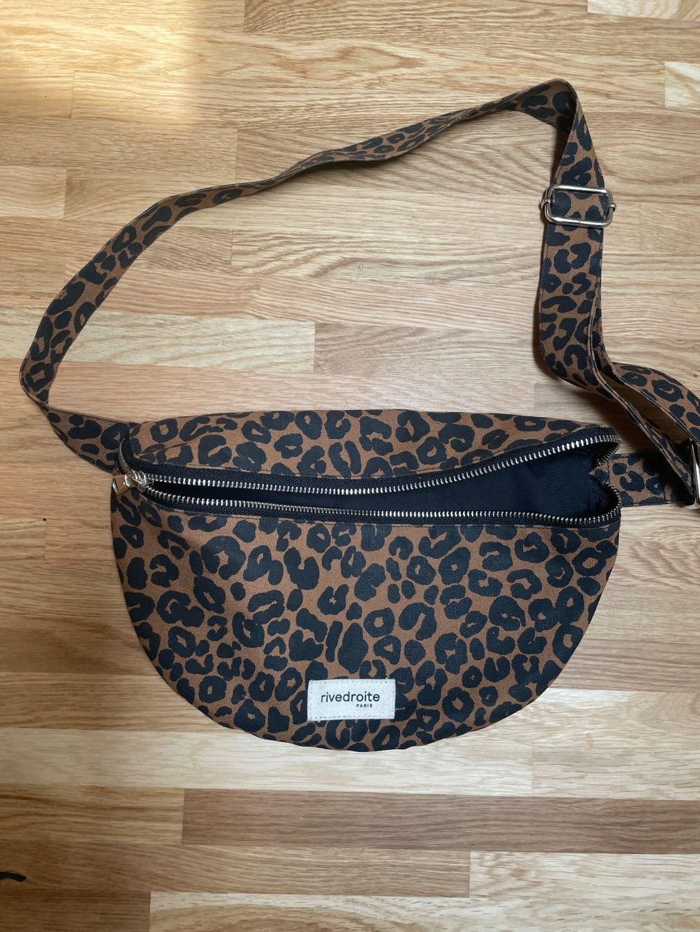 Borse da donna: Sac Banane Rive Droite – Usato da Monnaz venduto da al_alexandra 1
