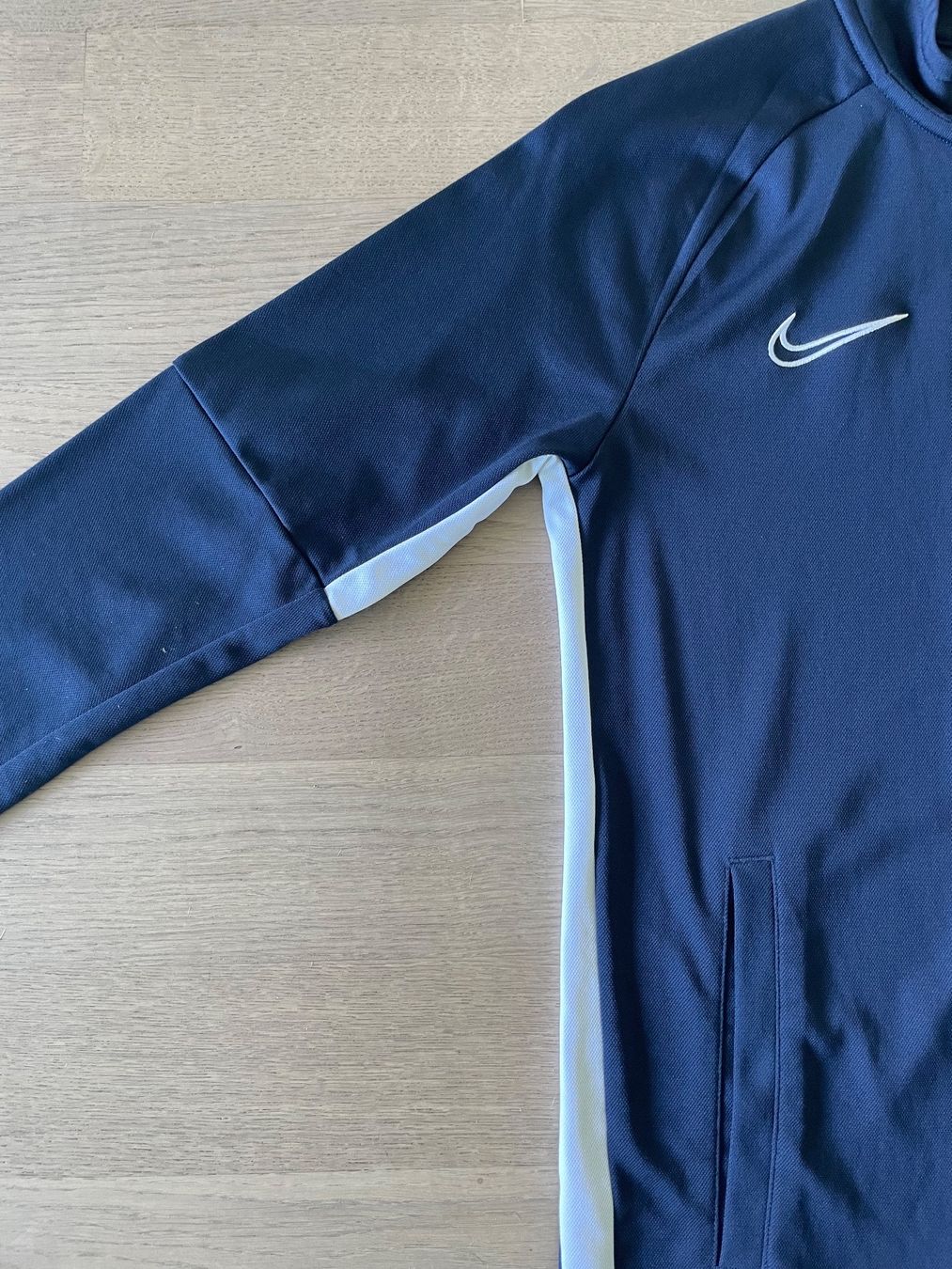 Nike Giacche: Veste Nike Rafa Nadal – Nuovo e nell'imballaggio originale da Morges venduto da Igp10 3