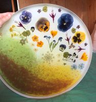 Tisch mit Blumenplatte von CH- Künstlerin