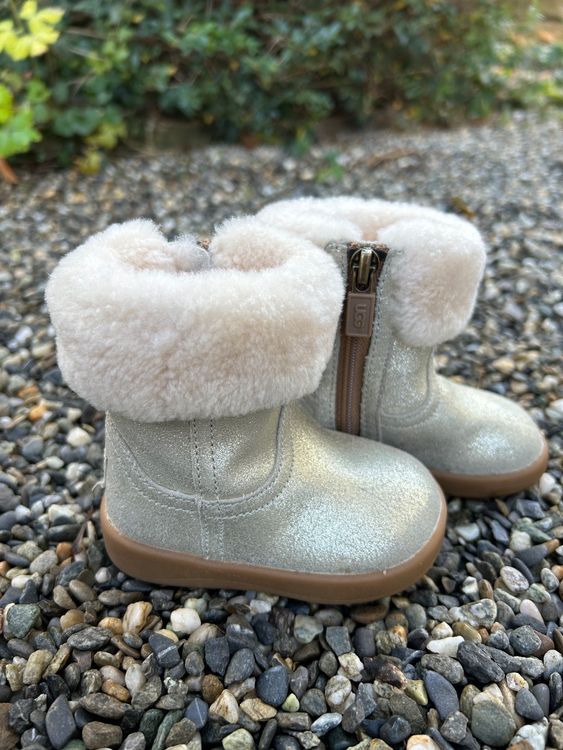 Bottines UGG argent dor m tallis pointure 18 Kaufen auf Ricardo