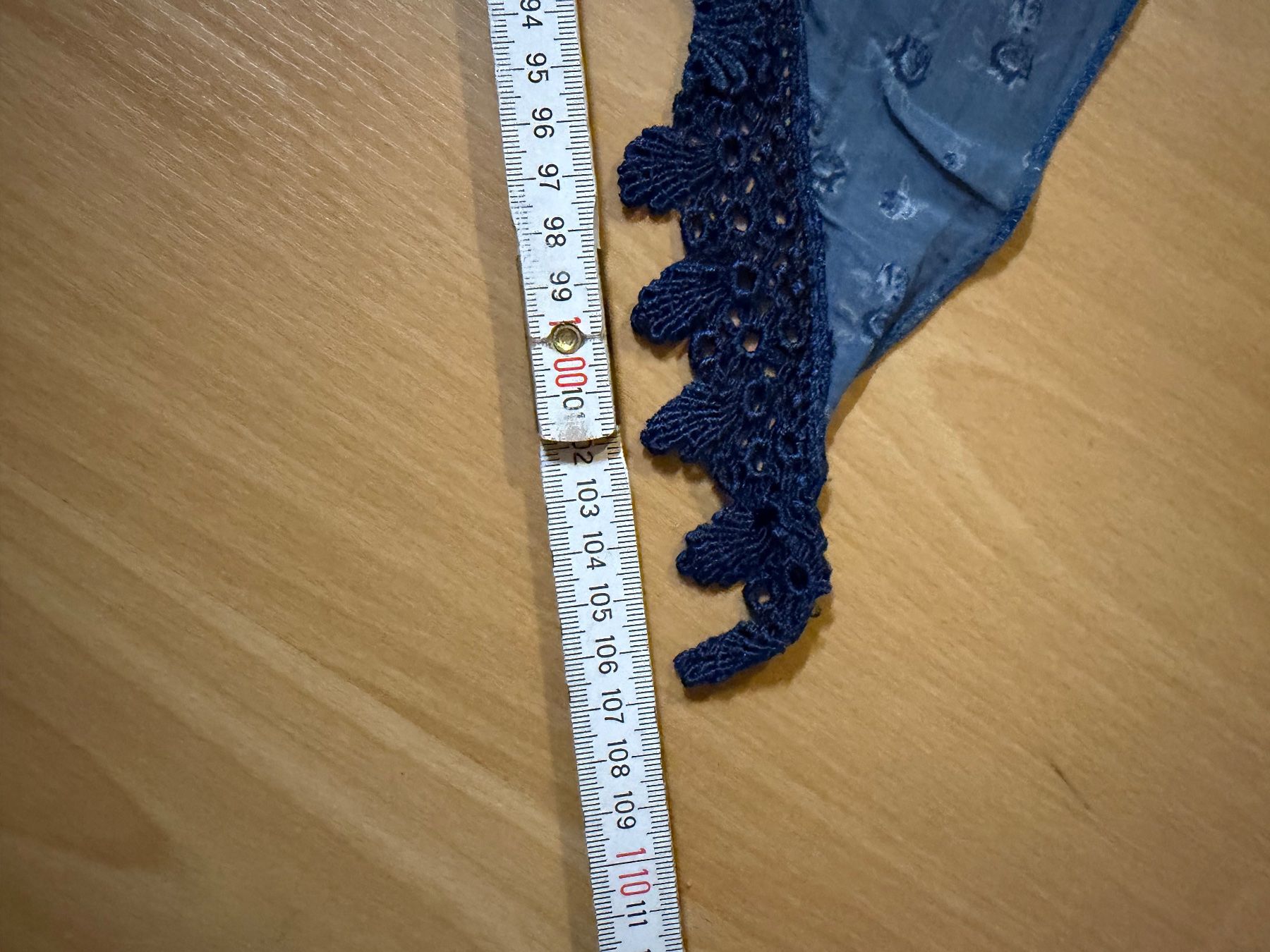 Foulard & Sciarpe: Dreieckstuch – Usato da Grosswangen venduto da shoes.bags.and.co 5