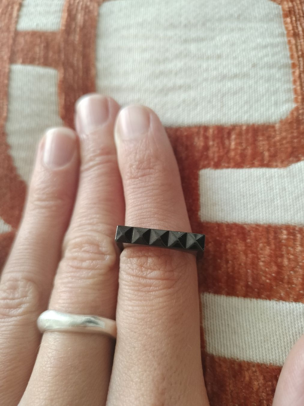 Calvin Klein Anelli: Bague noire Calvin Klein – Usato da Massongex venduto da Amel16