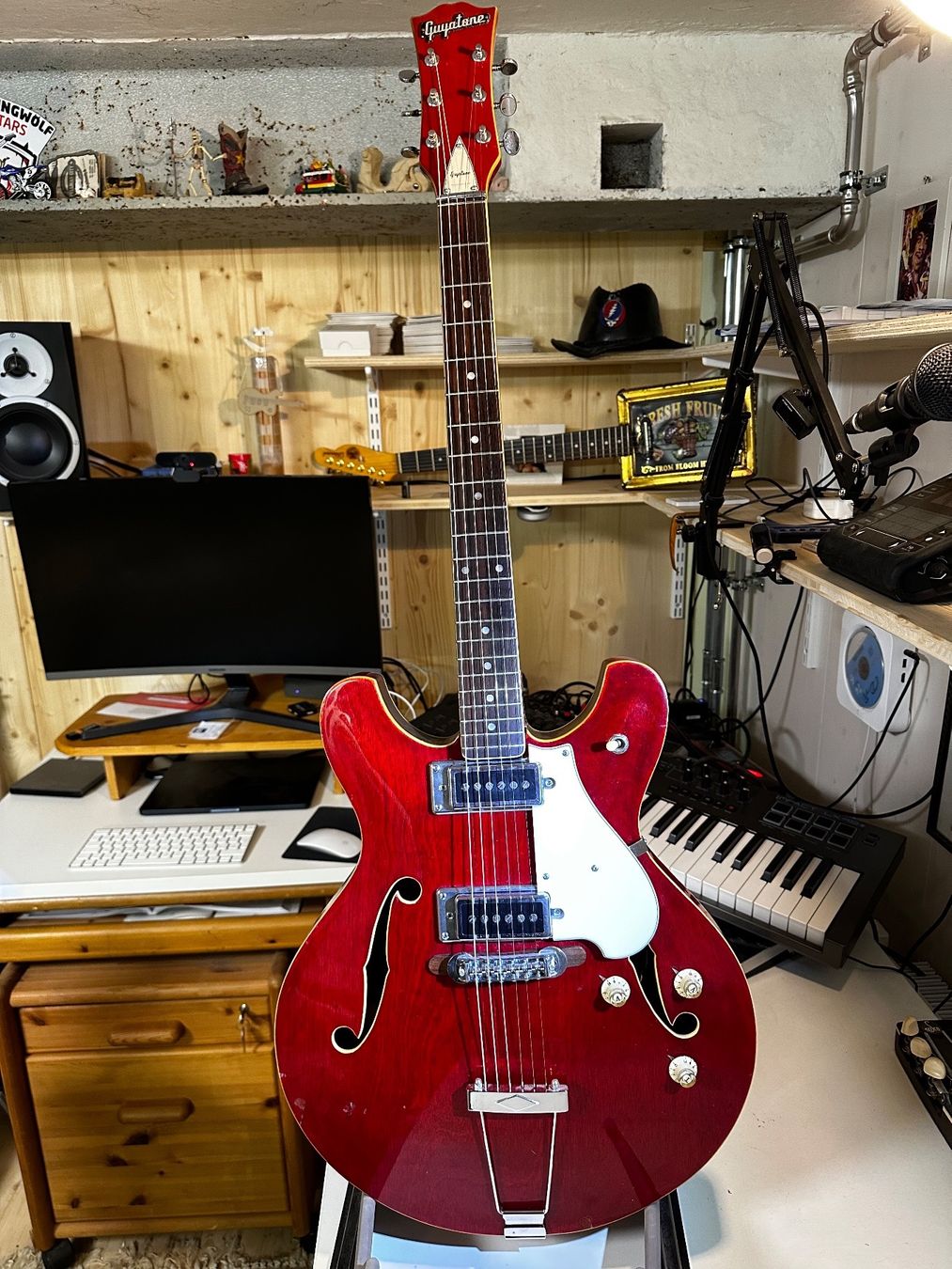 Strumenti musicali: GUYATONE Blues - und Jazzgitarre 1975 – Usato da Tschierv venduto da Screamingwolfguitars 8