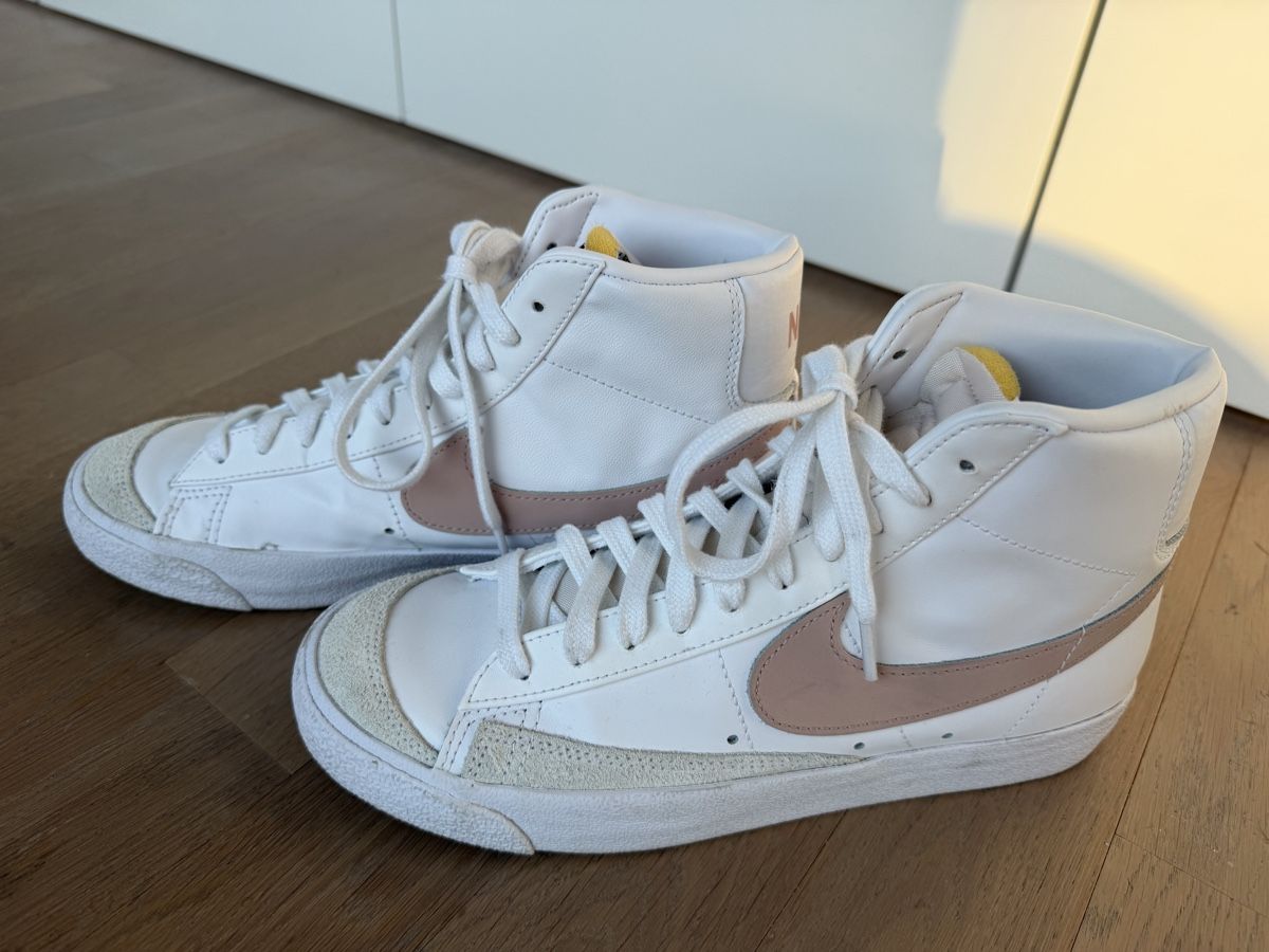 Nike Chaussures femmes: Sneaker Nike Blazer Mid 77 – Neuf (Voir description) à Ennetbaden par Evahungerb