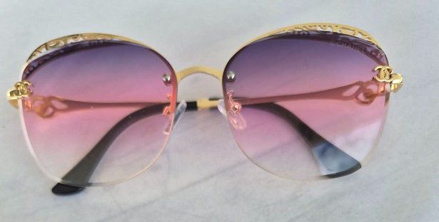 Occhiali & Lenti: Sehr schöne  Dammen Sonnenbrille – Nuovo e nell'imballaggio originale da Kehrsatz venduto da lar_fsw9