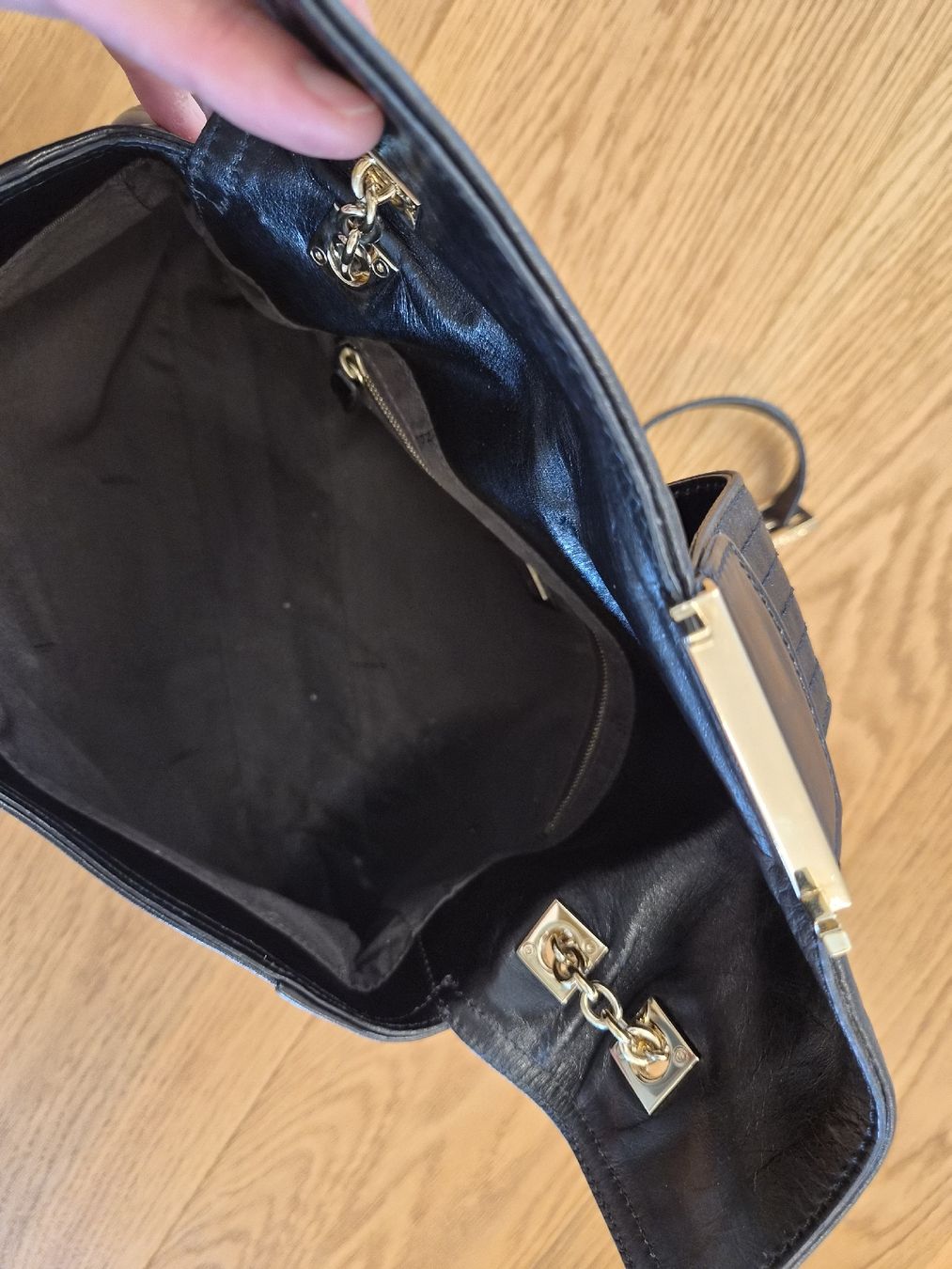 Fendi Borse da donna: Fendi Handtasche schwarz mit Kette  – Usato da Schwarzenberg LU venduto da LadySecondhand 6