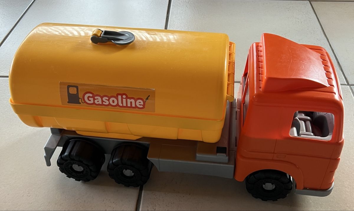 Spielzeuge: Spielzeug Lastwagen mit Kippanhänger – Gebraucht aus Büttikon AG von Jahacymipa.01