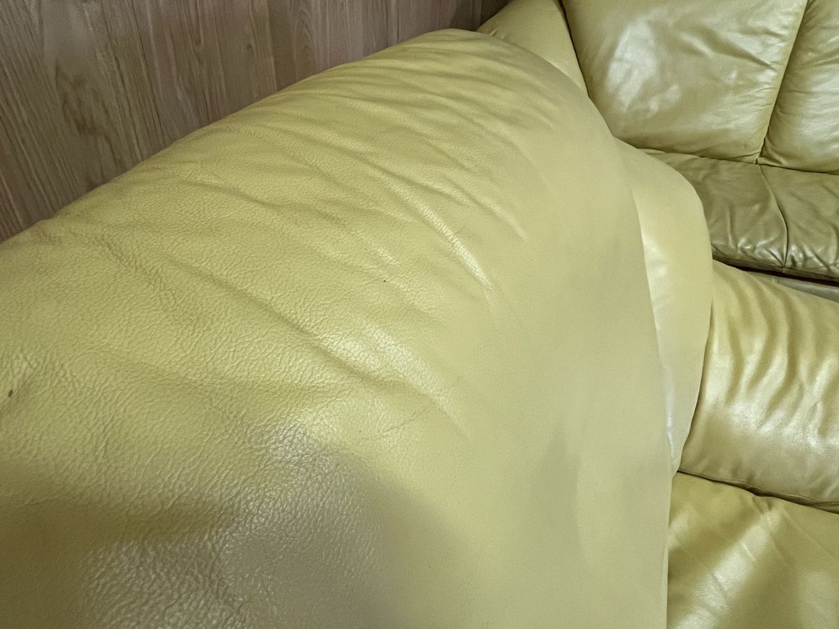 Sofas: Ledersofa 2-Sitzer und 1-Sitzer hellgelb – D'occasion à Wängi par Maggj 2