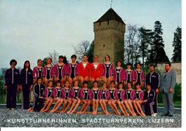 Kunstturnerinnen Stadtturnverein Luzern mit Unterschriften
