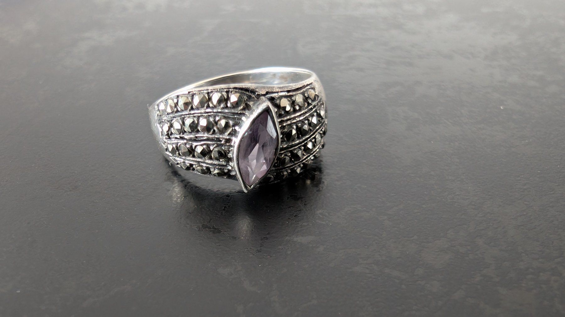 Anelli: Vintage Silber Ring mit Amethyst und Markasiten – Usato da Egg b. Zürich venduto da leroy711