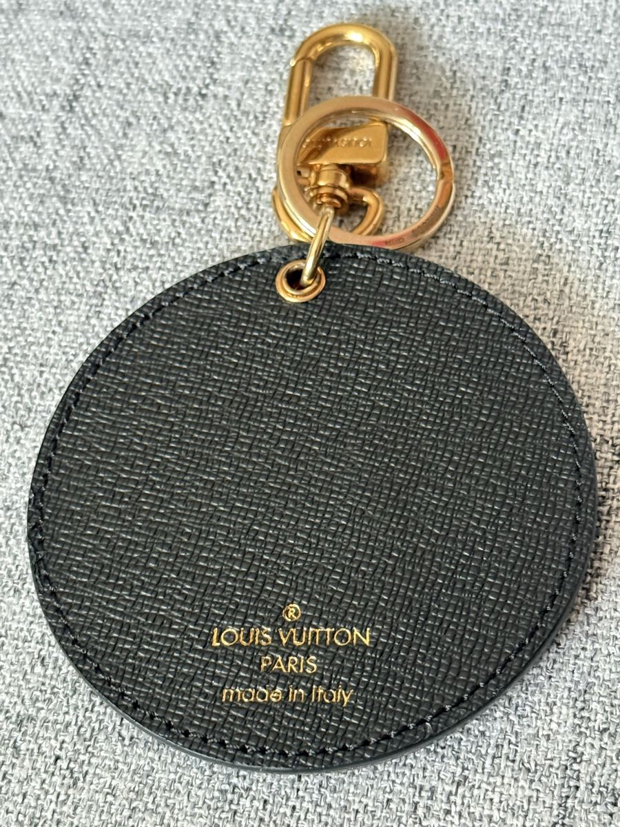 Louis Vuitton Portachiavi: Louis Vuitton Night Owl Bagcharm – Usato da Liestal venduto da Joslie_mc 2