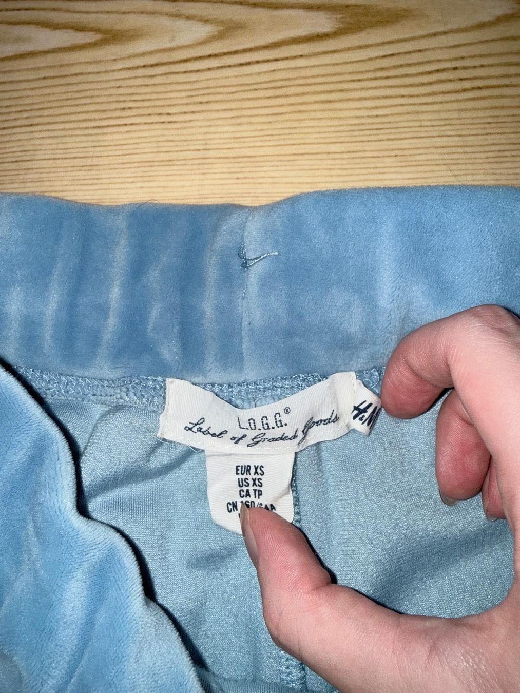 H&M Hosen: Short bleu en velour – Gebraucht aus Bulle von sop_ct6x 2