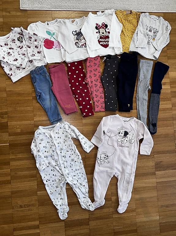 Lotti & Set di vestiti: Kleider Grösse 80 – Usato da Ebikon venduto da umi_cy9v