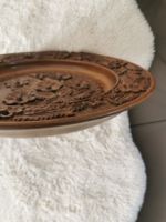 Holzteller handgeschnitzt Blumenmotiv braun gut erhalten