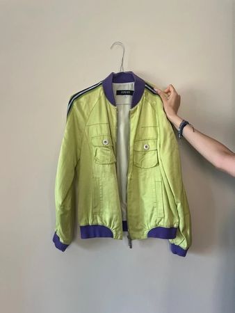 Versace Sport Vintage Bomberjacke – Hellgrün/Lila – Gr. M
