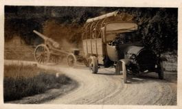 Foto: Militär-LKW mit Artilleriekanone, 1. WK