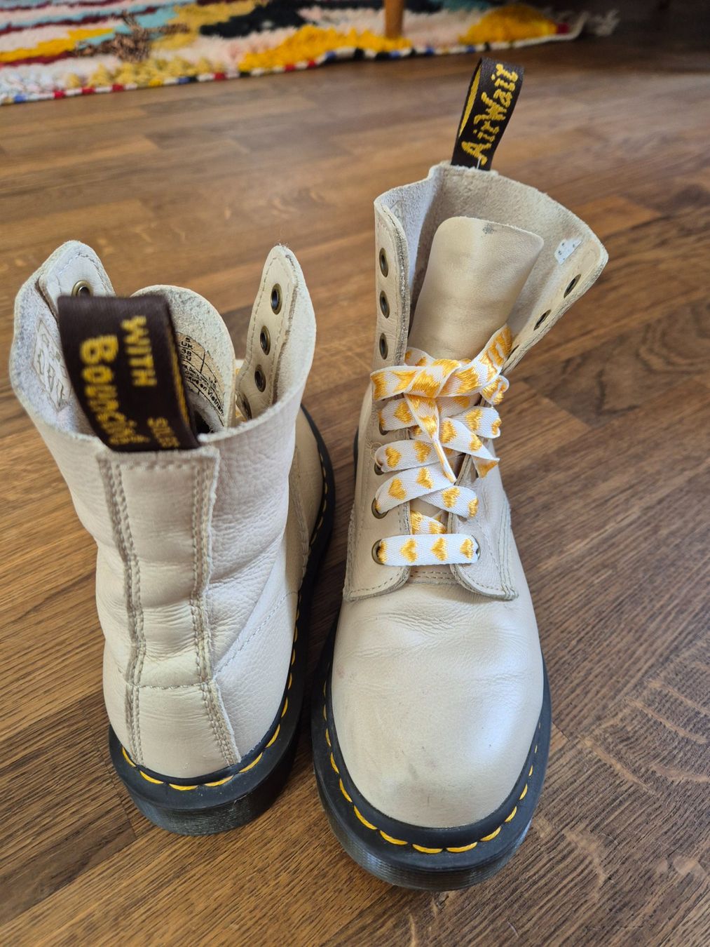 Dr. Martens Scarpe da donna: Beige Dr Martens size 38 – Usato da Zürich venduto da monadiederich 1