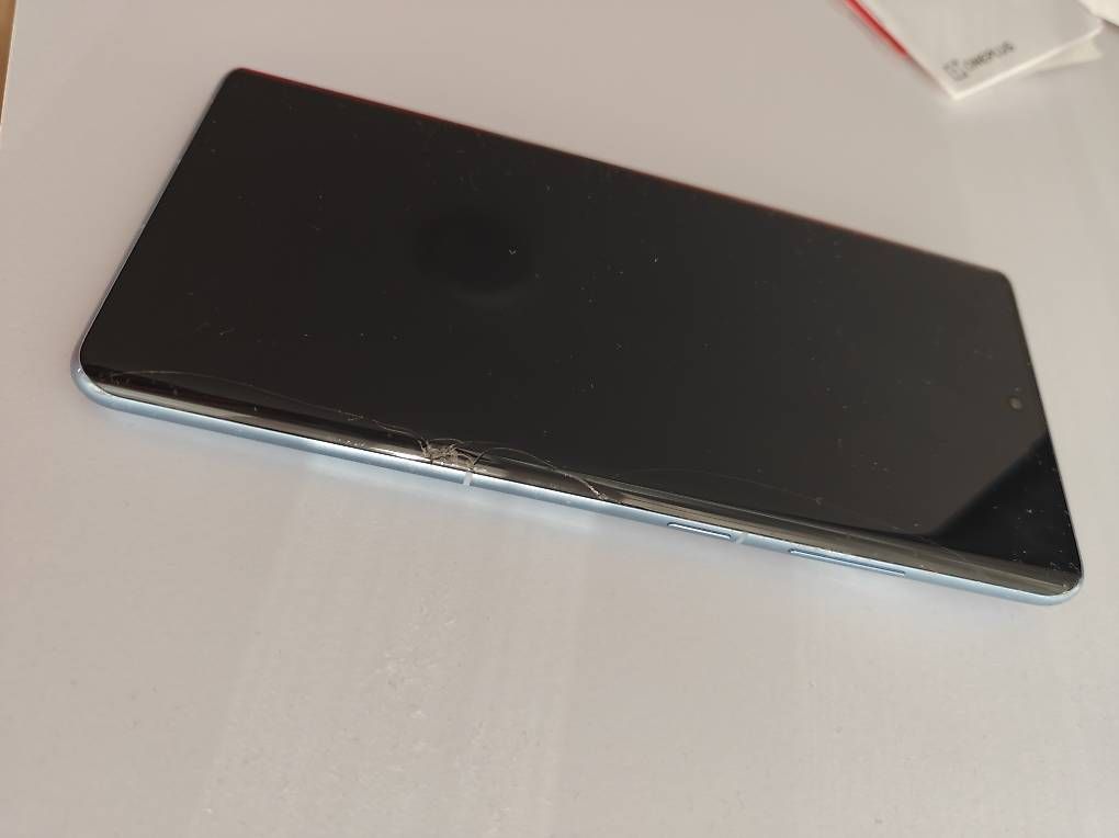 OnePlus Portables: Oneplus 12R mit Verpackung und Ladekabel – D'occasion à Luzern par DijMark 1