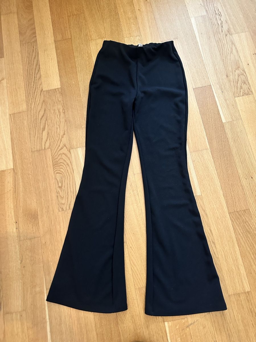H&M Hosen: Schwarze Schlaghose Gr. XS – Gebraucht aus Illnau von ais_qm7t 1