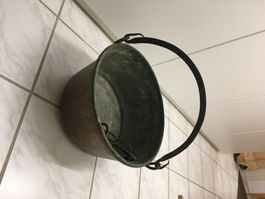 Schöner Kupferkübel 42 cm Durchm mit Handgeschmiedeter Kette