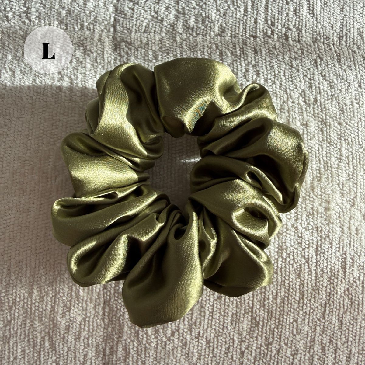 Accessori per capelli: 14# olive green 100% Mulberry Silk Scrunchie Size L - NEW! – Nuovo e nell'imballaggio originale da Winterthur venduto da LeLe0606