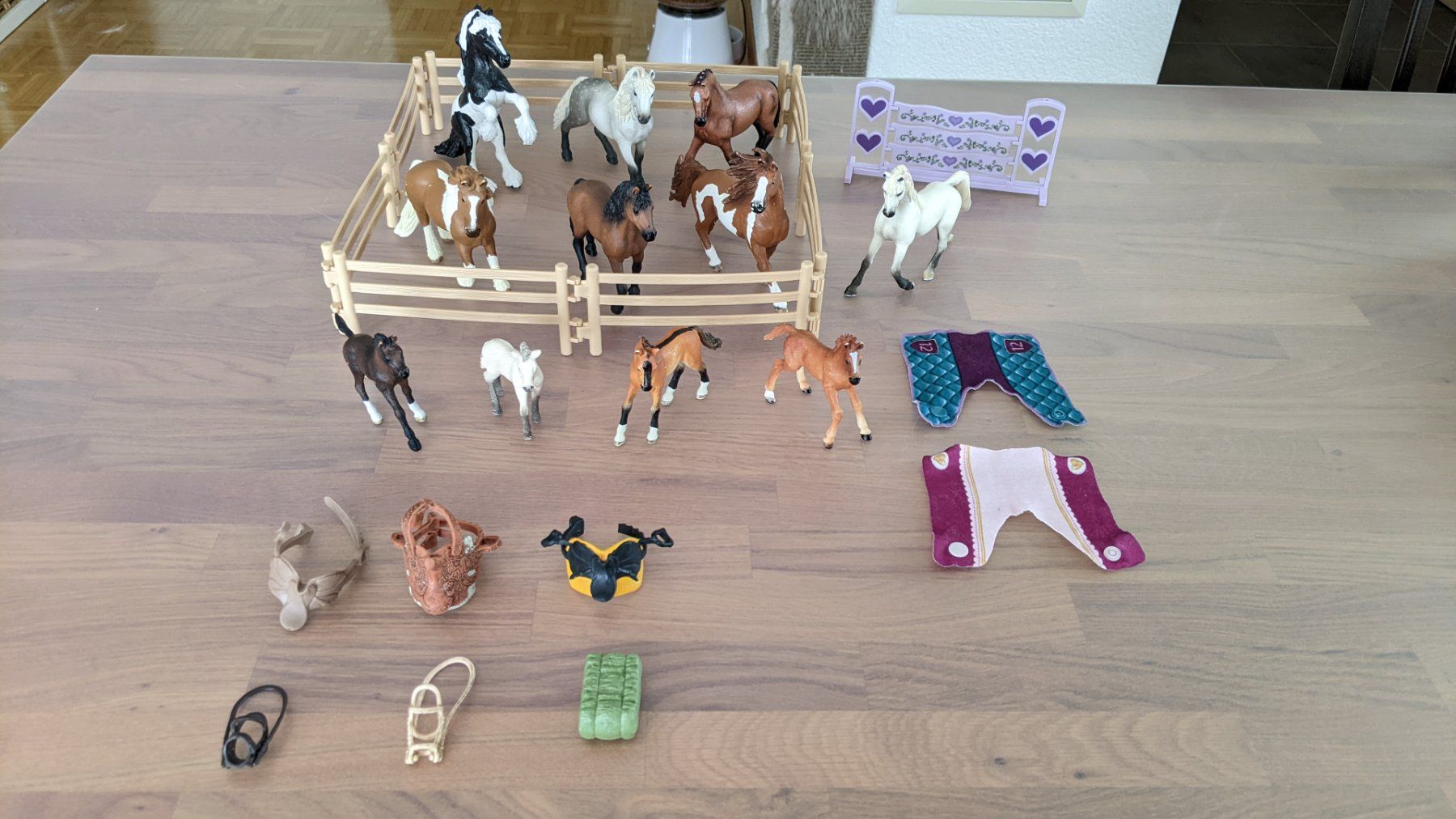 Schleich Spielzeuge: 11 Schleich Pferde guter zustand – Gebraucht aus Orbe von hondasss