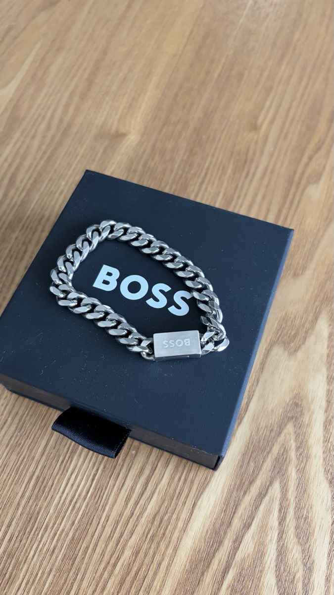 Hugo Boss Armbänder & -reifen: Bracelet BOSS en maille argenté taille unique – Neu und originalverpackt aus Le Châble VS von technew