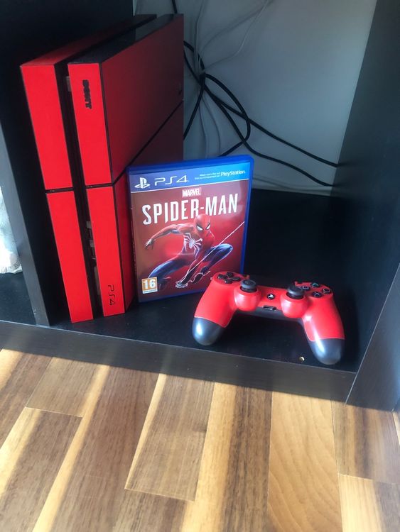 Playstation 4 + 1 Controller + SPIDERMAN Game | Kaufen auf Ricardo