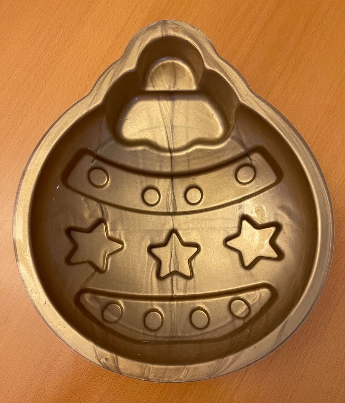 Backformen: Backform Weihnachtskugel Silikon Gold – Neu und originalverpackt aus Basel von Seifehuesli