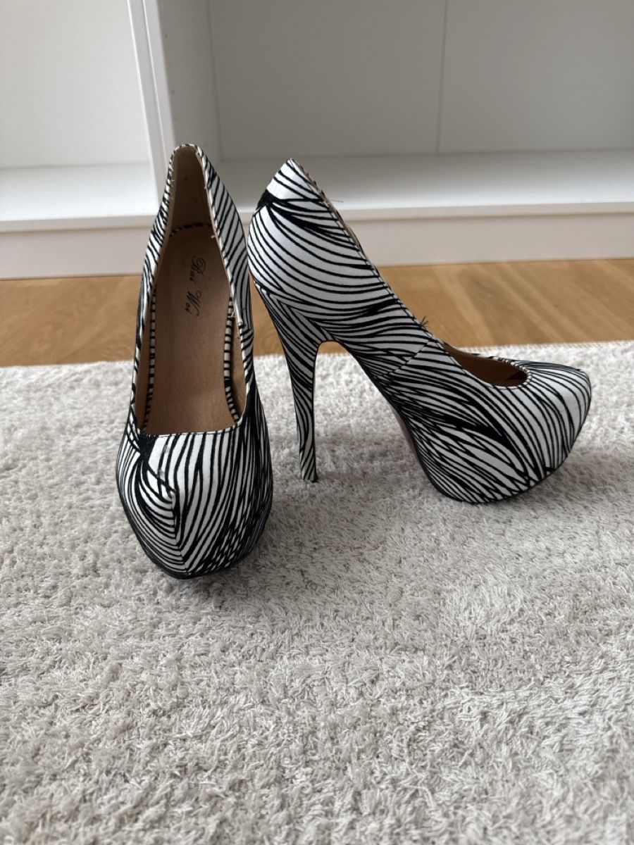 Scarpe da donna: Schicke High Heels mit Zebra-Muster, Grösse 39, – Usato da Lufingen venduto da ale_x55p