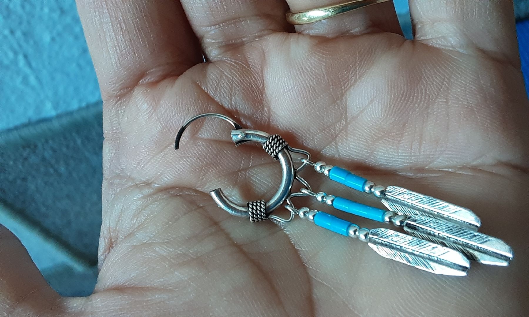 Orecchini pendenti & Orecchini a lobo: Silver 925 hoop earrings with turquoise feathers. – Nuovo (secondo la descrizione) da Wetzikon ZH venduto da Balloonartist 2