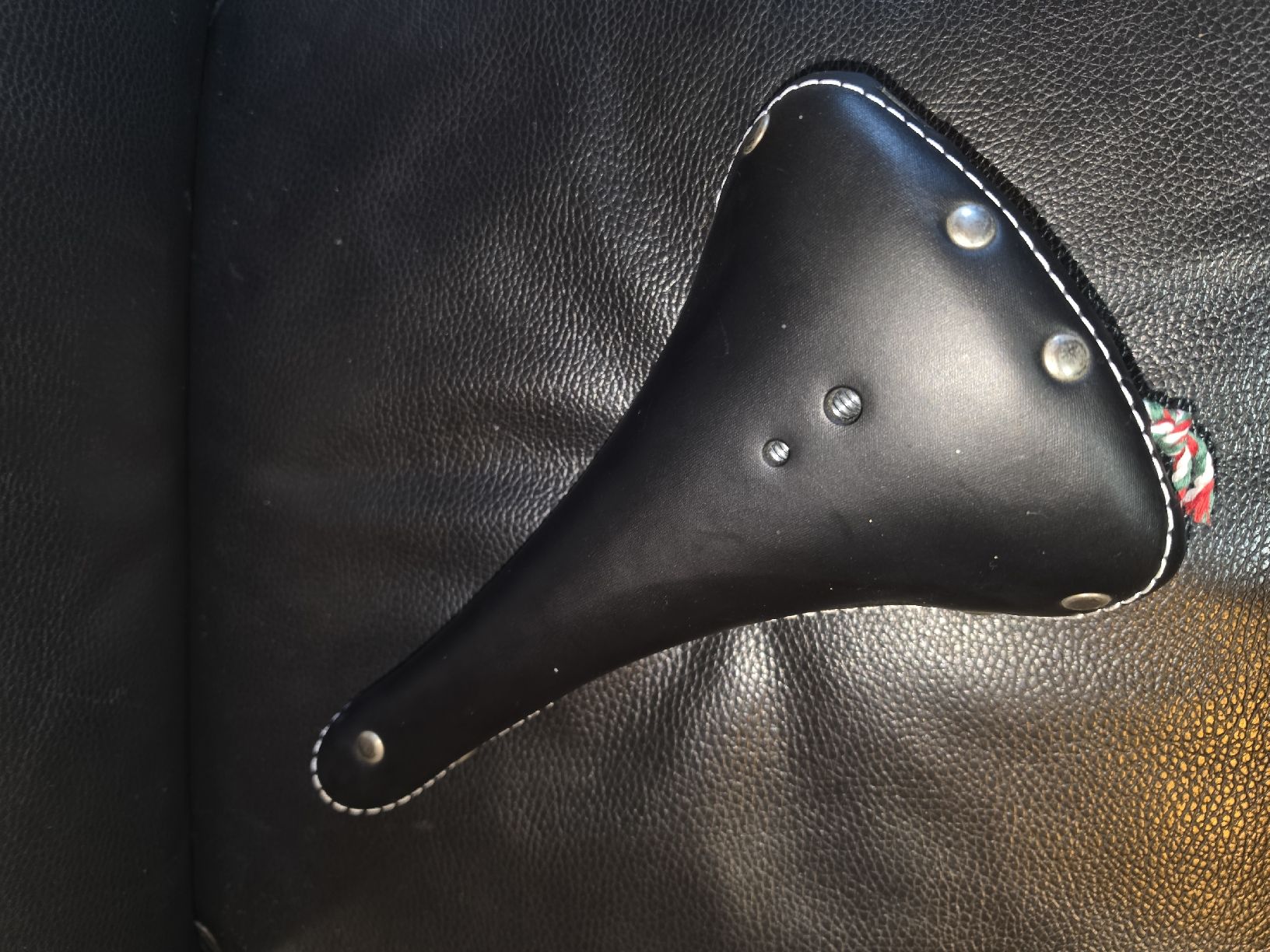 Parti ricambio per ciclomotori: Sattel Leder Vintage – Nuovo (secondo la descrizione) da Weier im Emmental venduto da Nice80