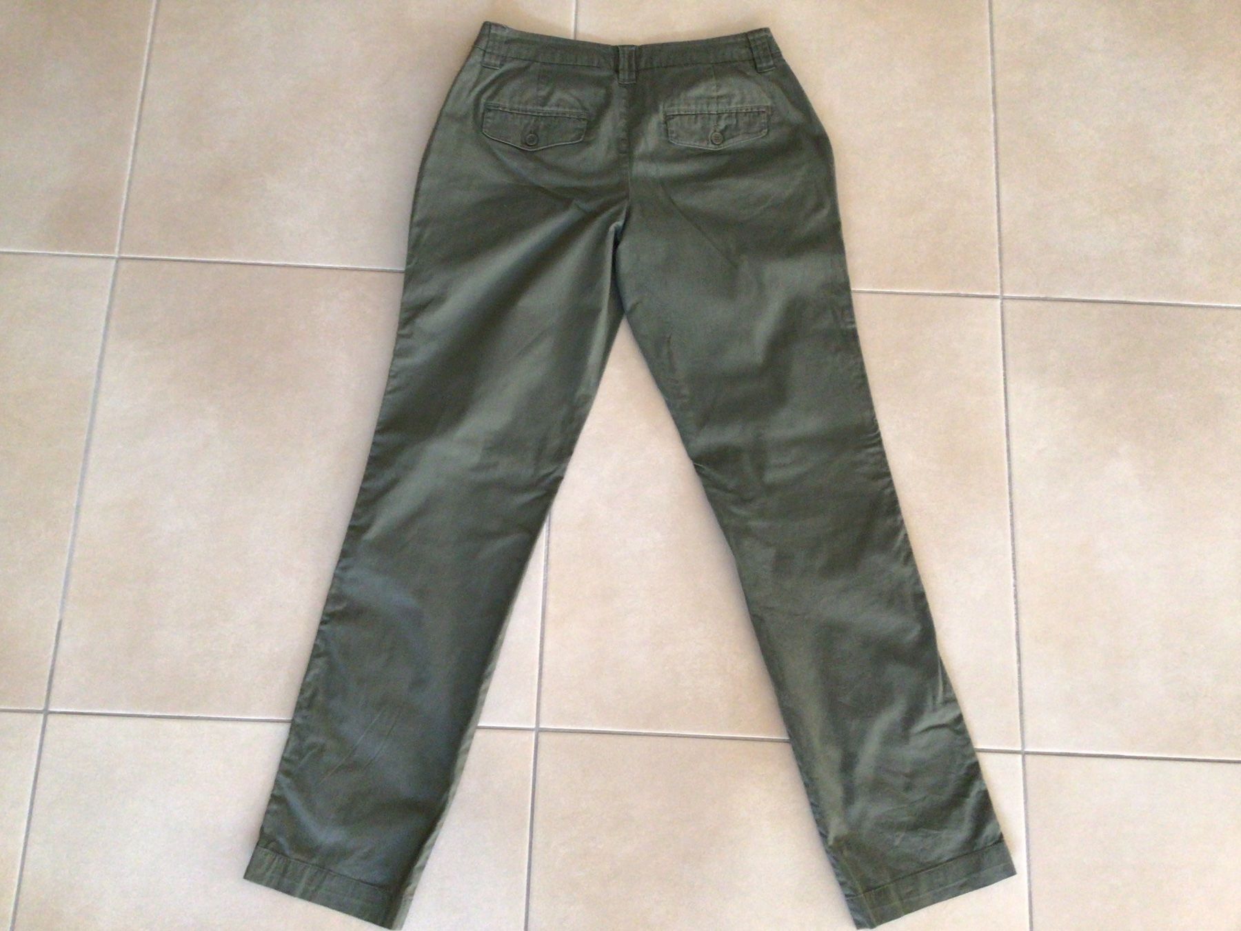 Pantaloni: Sommer Hose Khaki, ca. Gr. 38 – Usato da Frauenfeld venduto da Stehojen 1