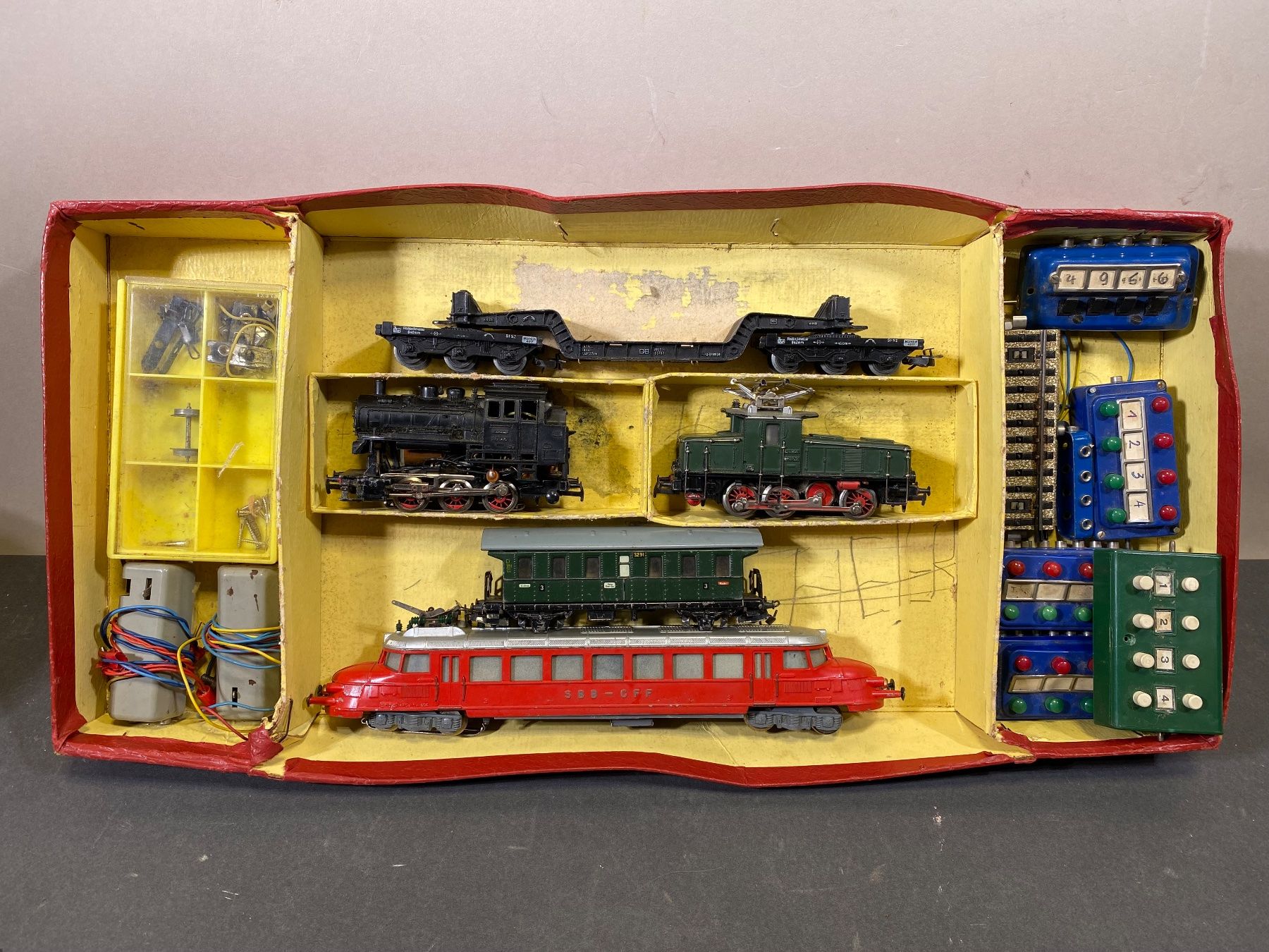 Märklin Modellini di ferrovie: ✅    Altes Märklin Set SBB CFF – Usato da Zürich venduto da trashtussi 8
