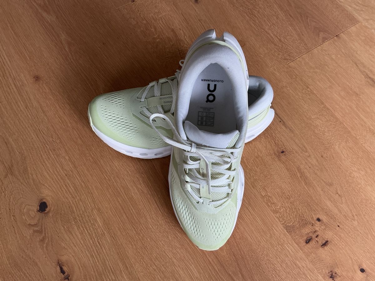 On Herrenschuhe: ON Cloudrunner 3 Herren Laufschuhe EU 42.5 – Gebraucht aus Glarus von die_5yzq