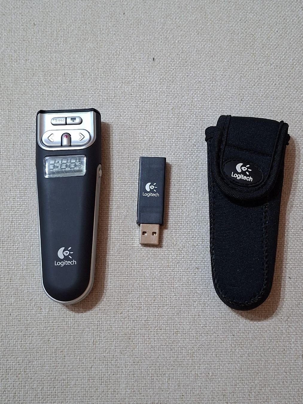 Logitech Telecomandi: Logitech Presenter Fernbedienung Laserpointer guter Zustand – Usato da Glattbrugg venduto da cub_w7l8 1