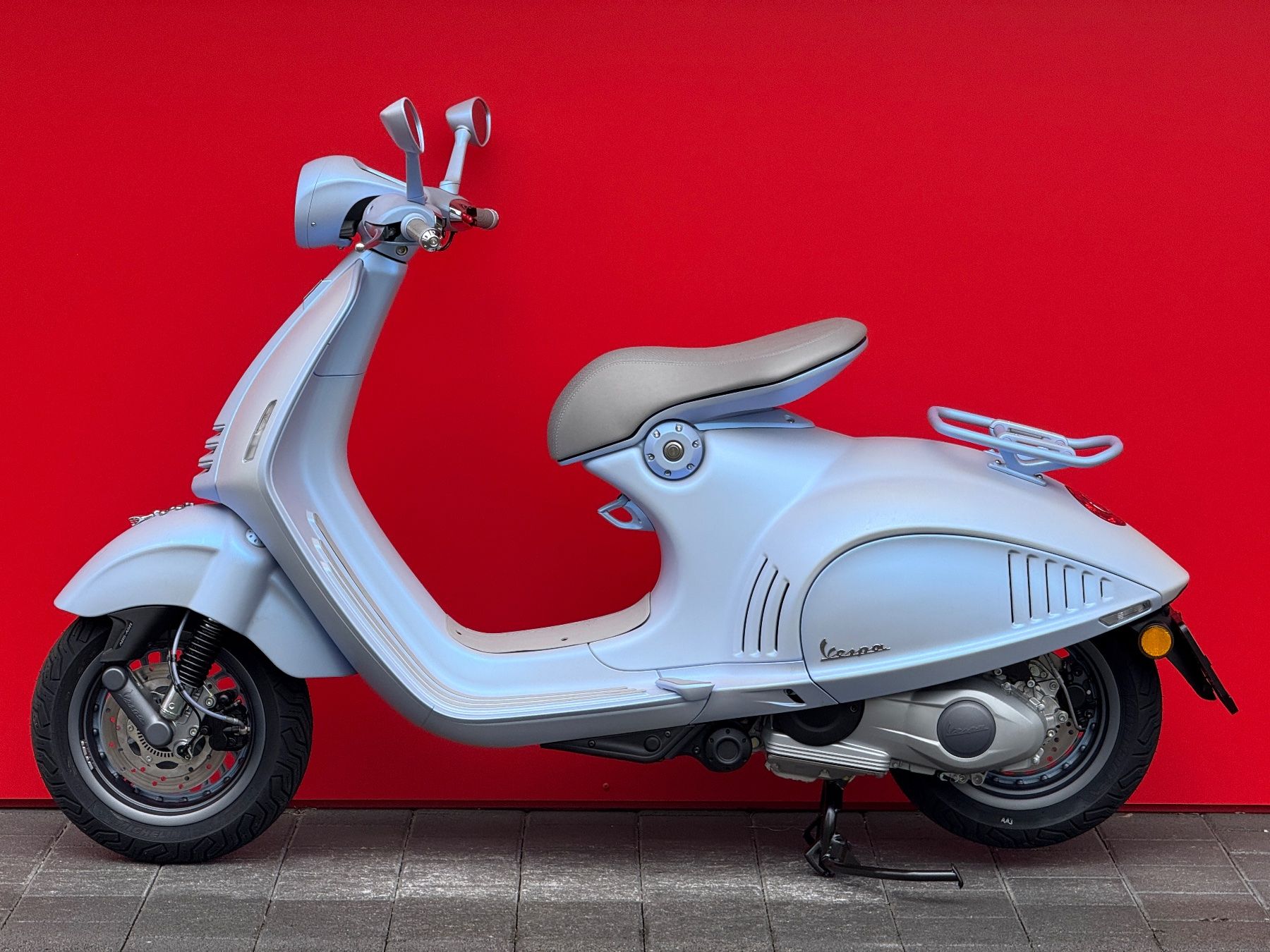 Vespa Scooters: Vespa 946 Snake – Neu und originalverpackt aus Meggen von leupimoto 8