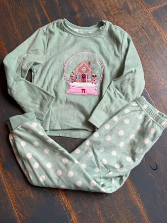 Schönes weiches Pyjama Gr. 116, Neu